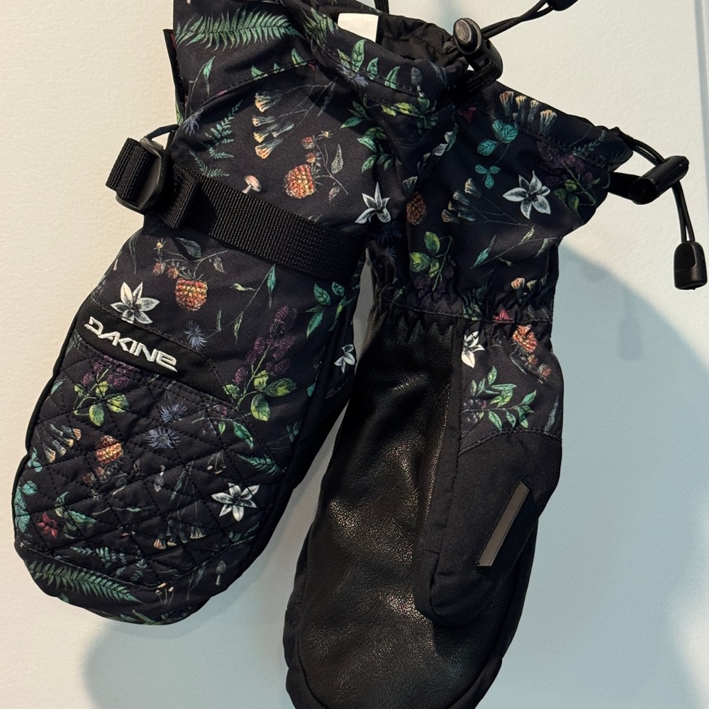 Dakine Black Women's Mittens